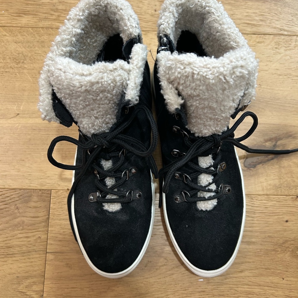 Blondo Black and Cream Footwear
